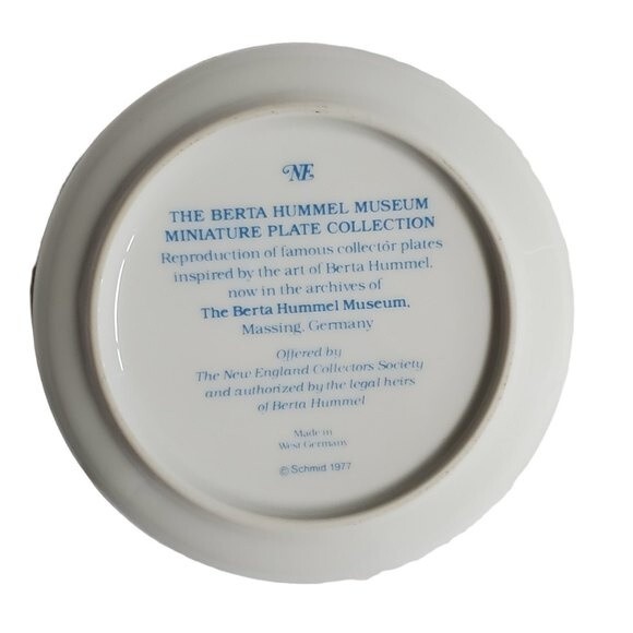 4" Heavenly Trio The Berta Hummel Museum Miniature Collection Plate - Picture 2 of 3
